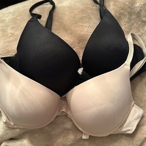 2 PINK Victoria’s Secret bras